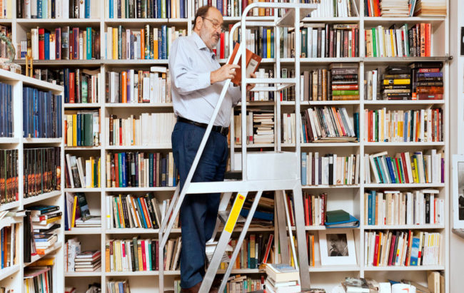 Umberto Eco, la biblioteca e l'arte di disporre i libri